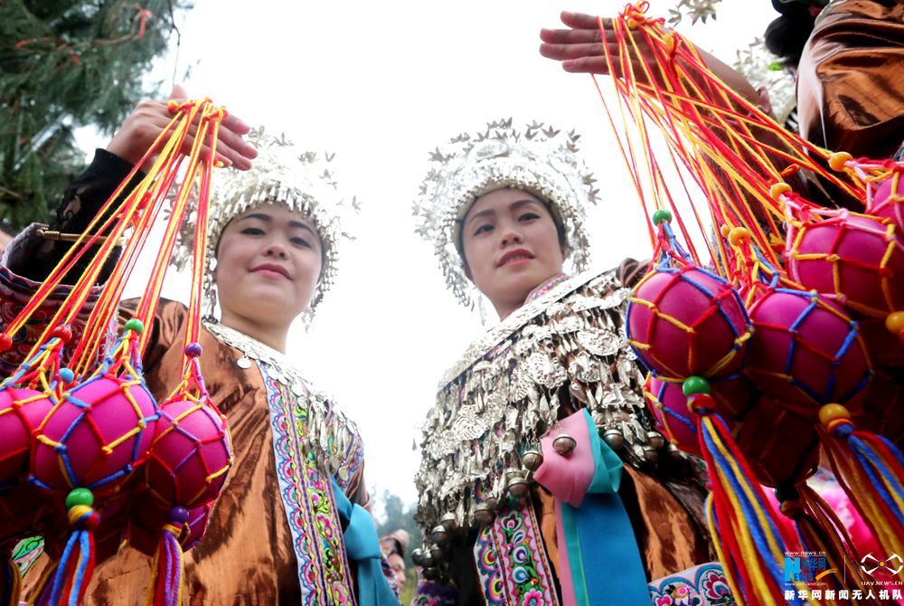 航拍广西柳州苗寨芦笙踩蹚庆新春