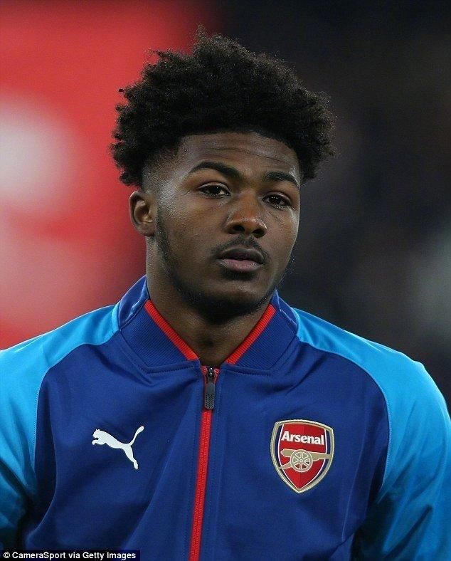 阿森纳新星周薪30万住豪宅 母亲却住铁皮箱拒