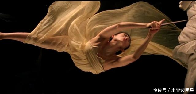 章子怡演《夜宴》拒绝替身真空上阵,一劈到底