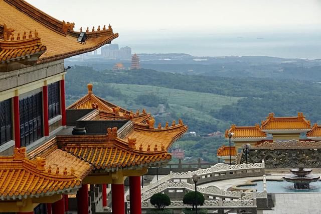 陈文茜微博发文,透露李敖遗体告别仪式和火化