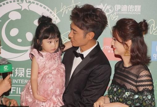 张丹峰见证女儿出生全过程,因为女儿太丑不敢