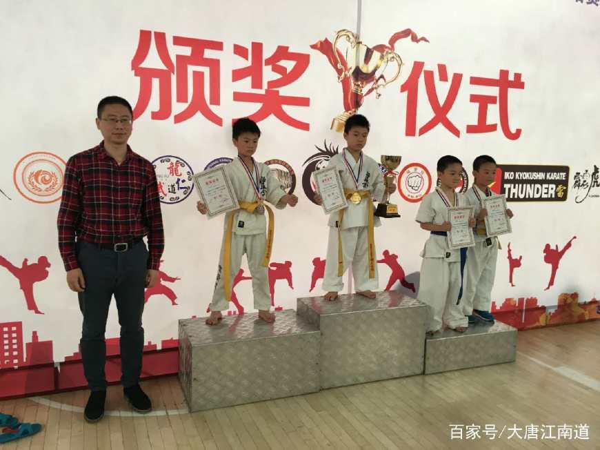 习武尚德强健体,弘扬正气建和谐