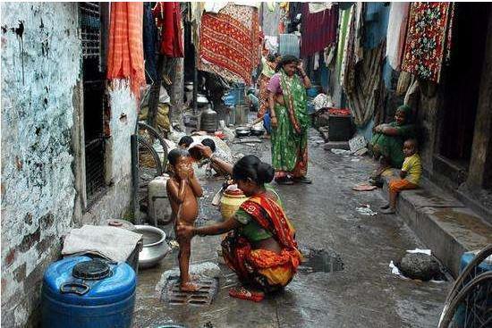 12岁印度女孩怀孕9个月生下一女婴,婴儿体重仅