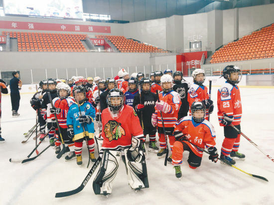 沈阳冰球少年接受国际级培训