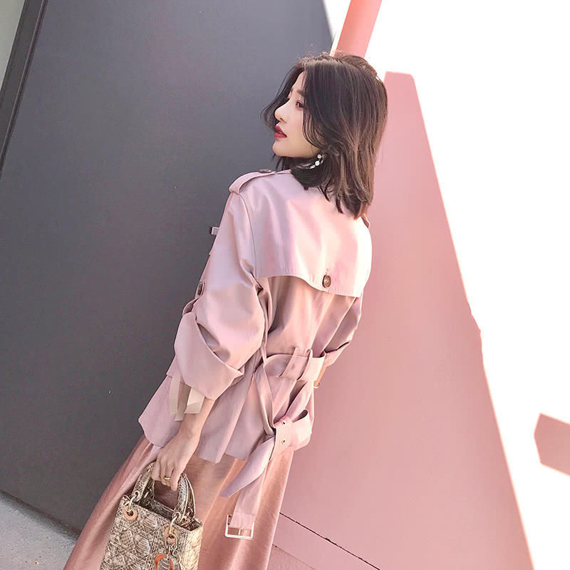 蕾丝连衣裙搭配什么更时尚?试试风衣外套吧,行