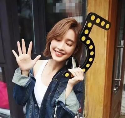 杨幂不愧是带货女王 不好好穿衣服风格瞬间席