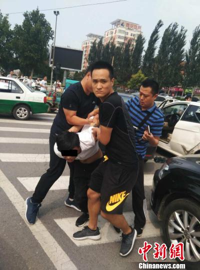 男子扮女装持刀入室抢劫杀人被衡水警方刑拘 男子扮女装持刀入室抢劫杀人被衡水警方刑拘