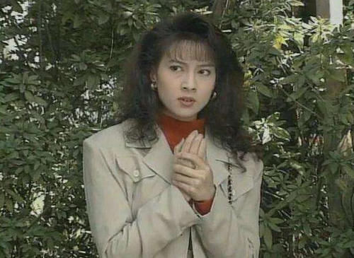 嫁入豪门后,忍受丈夫出轨43年继承百亿遗产,如