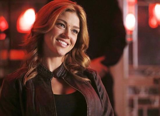 原来她才是女版美国队长,难怪鹰眼侠要和她闪