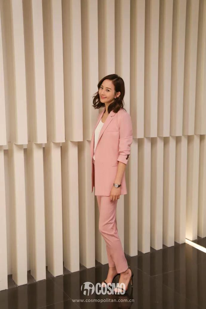 张钧宁在《温暖的弦》里12件衬衫11条裙子同