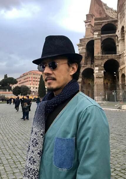 戏痴赵立新和现任妻子幸福恩爱 曾因前妻出轨