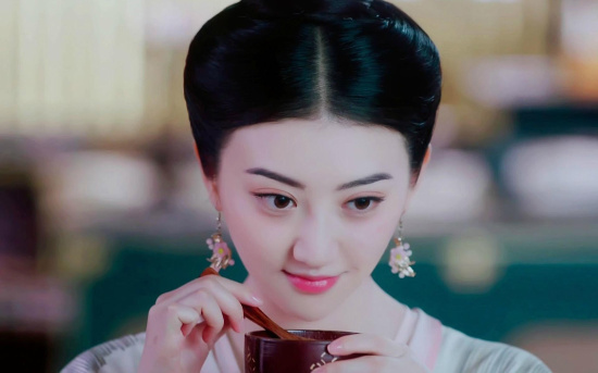 景甜旧照系单眼皮现在欧式大外双 哪些女星眼睛变化大