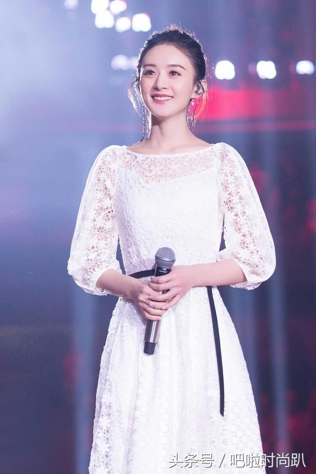 关晓彤穿了几十万大牌礼服却输给赵丽颖,新年