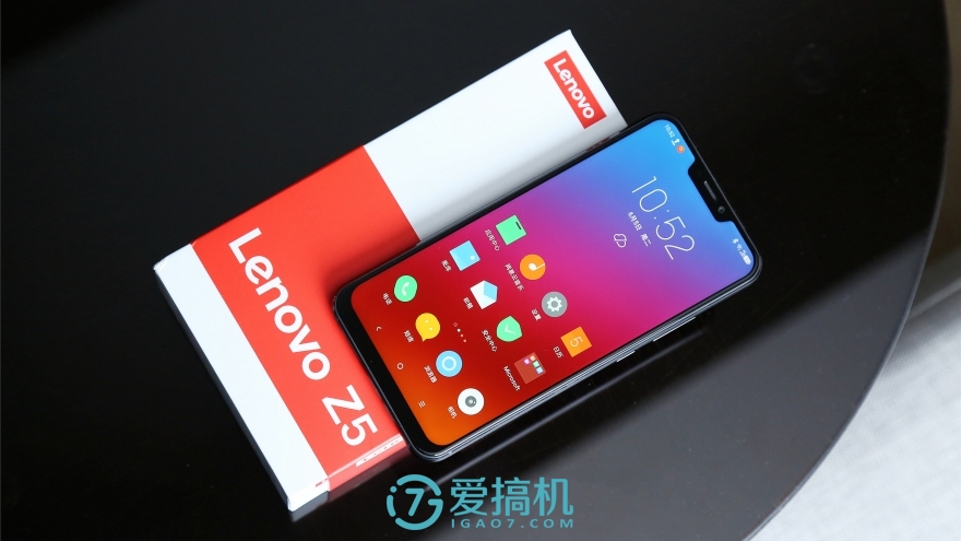 联想Z5图赏:窄刘海+玻璃背盖