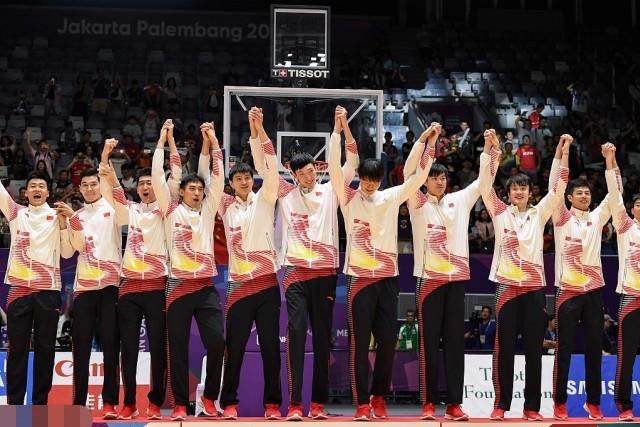 中国男篮蓝队应战在即,杜峰紧急召回郭艾伦,网