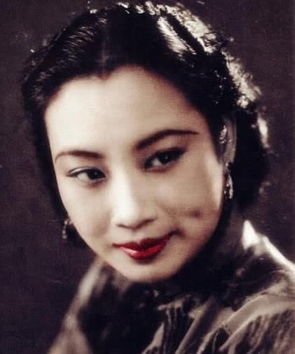 她是民国第一美女三届电影皇后,一生不和日本人合作,晚年想回国