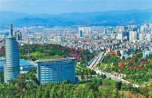 是云南第三大城市,GDP全国第四,人口稀少十几