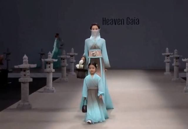 模特穿汉服走秀,无法表达的汉服惊艳,但是猫步