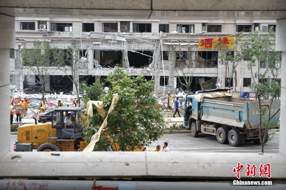 济南一小区突发爆炸建筑仅剩框架