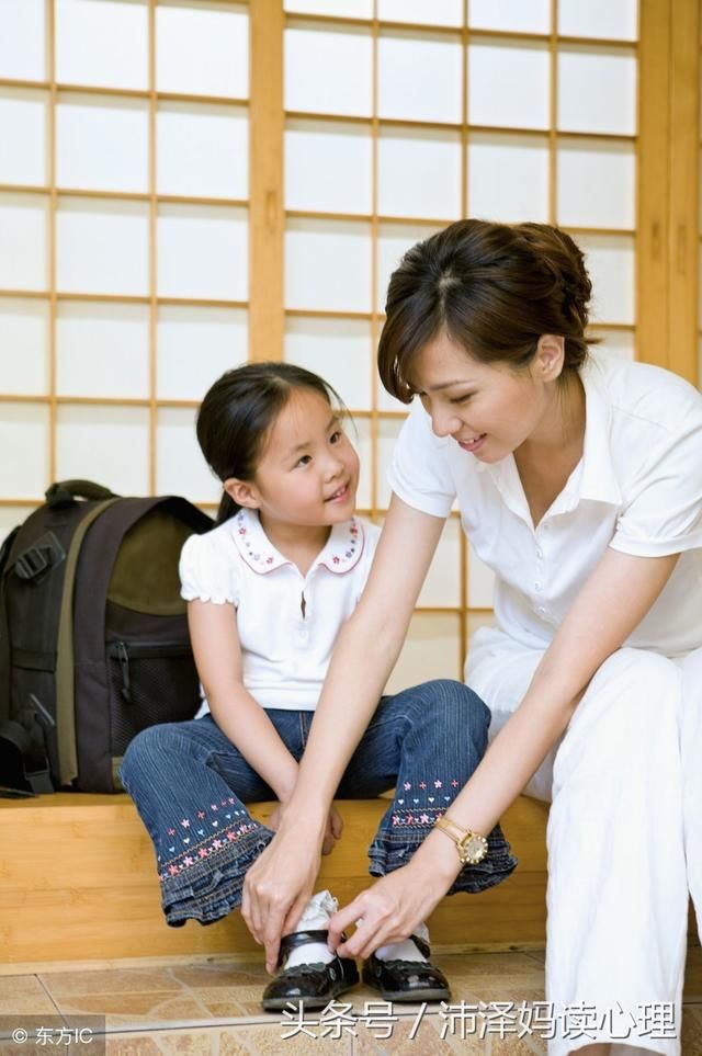 如何教2、3岁的宝宝穿鞋,才能不把鞋穿反?只需