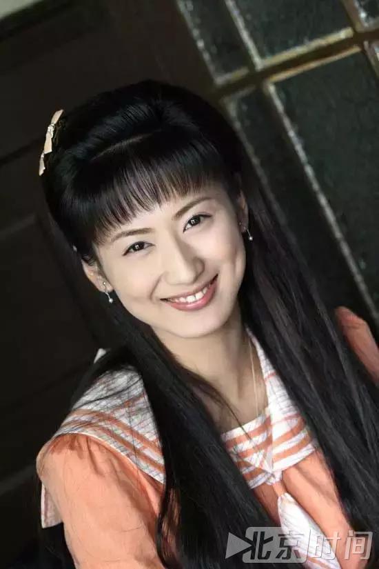 杨幂给她下跪，露点陷“三级”风波、雅妓，艳压佟丽娅为何不火？