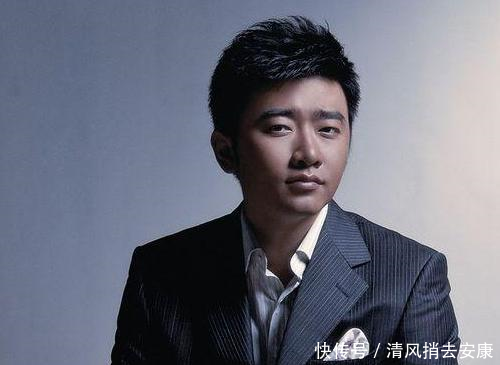 他曾是最国际范儿主持,直播现场被带走,最终