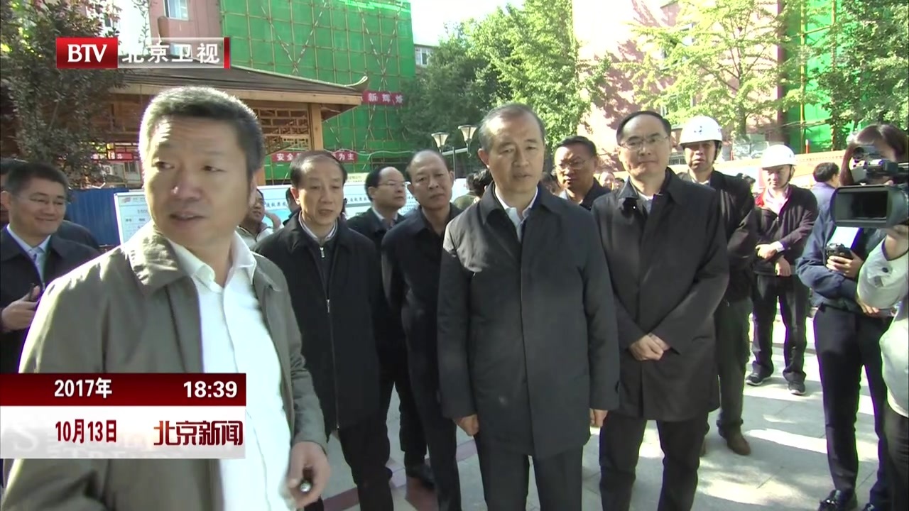 市人大常委会调研老旧小区加装电梯情况