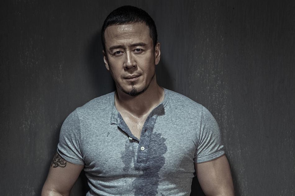 杨坤健身荷尔蒙炸屏 女网友惊呼:胸比我还大