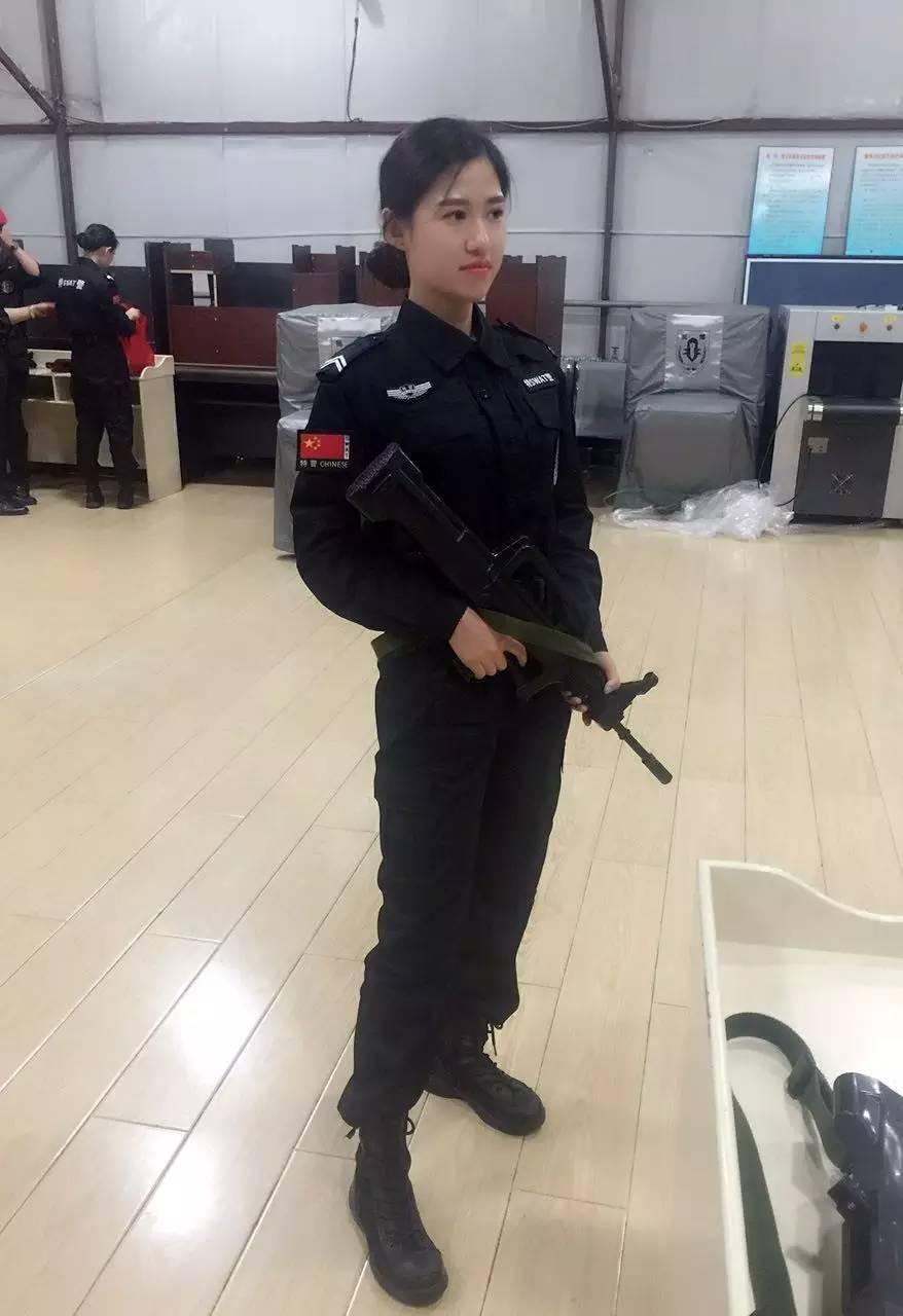 最美女辅警图片