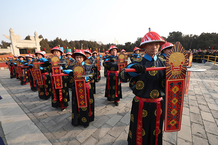 地坛庙会迎客 "新皇帝"表演祭地