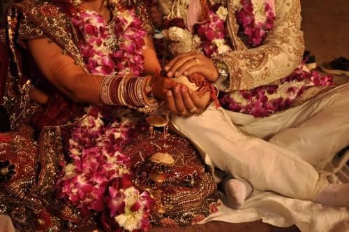 印度男多女少,为何还要天价嫁妆?这都是历史原