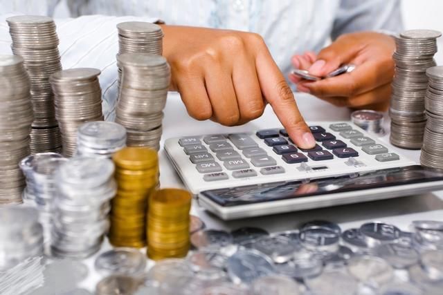 十万元存银行十年,怎么存利息会最高?