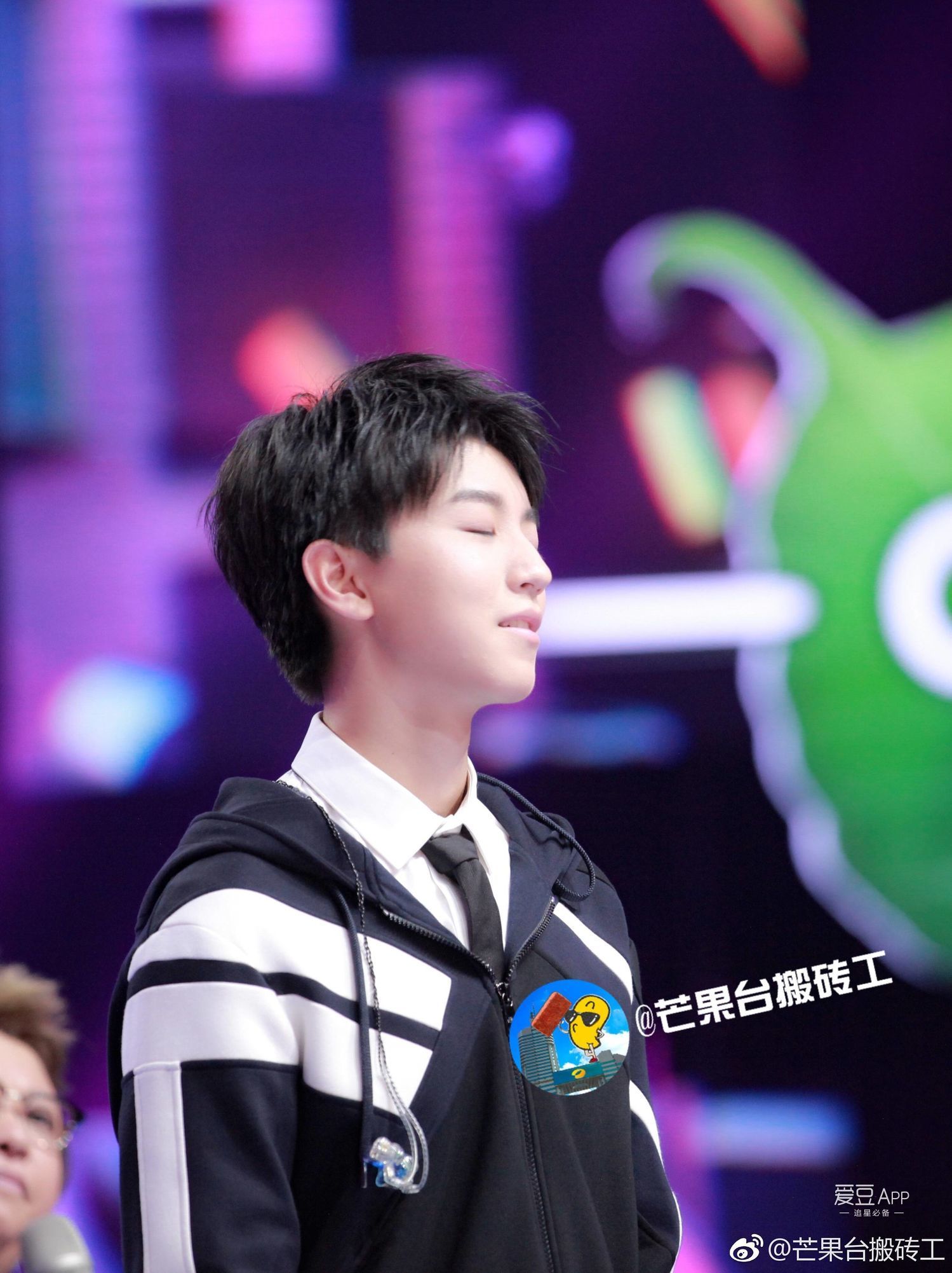 [tfboys][新闻]170714 《我想和你唱》王俊凯独家原图 大哥伸舌头舔