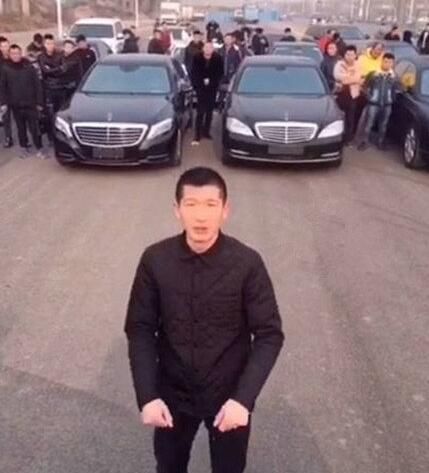 快手封杀仙洋牌牌琦,大主播人人自危,网红二驴