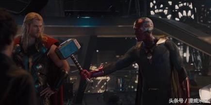 雷神吓坏?美队撼动雷神的锤子
