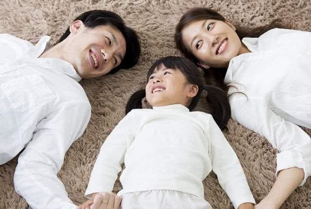 宝宝问:我们家有钱吗?不同的回答,传递给宝宝