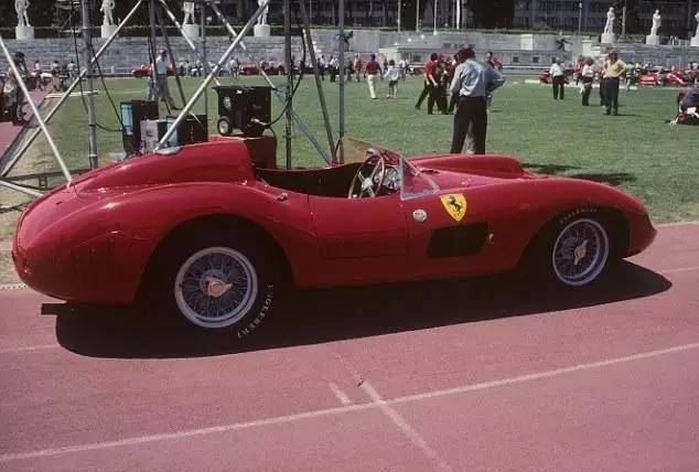 全世界最贵的车!2.4亿法拉利,2亿布加迪 全世界最贵的车!2.4亿法拉利,2亿布加迪