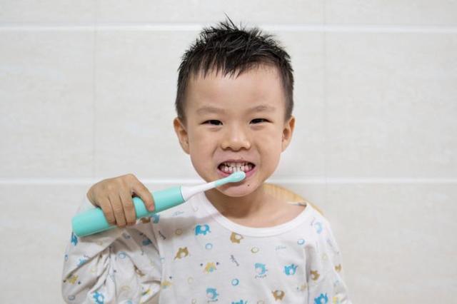 我家小孩喜欢上了刷牙,素士儿童声波电动牙刷