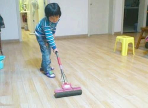 农村妈妈嫌城市奶奶不讲卫生,7岁孩子的做法,