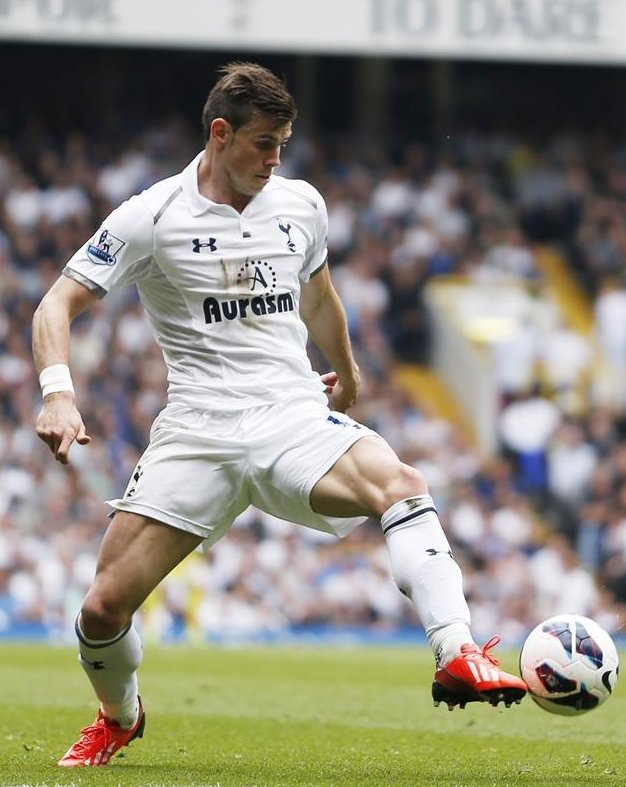 足坛十大真大腿:C罗贝尔上榜,中超一将入选