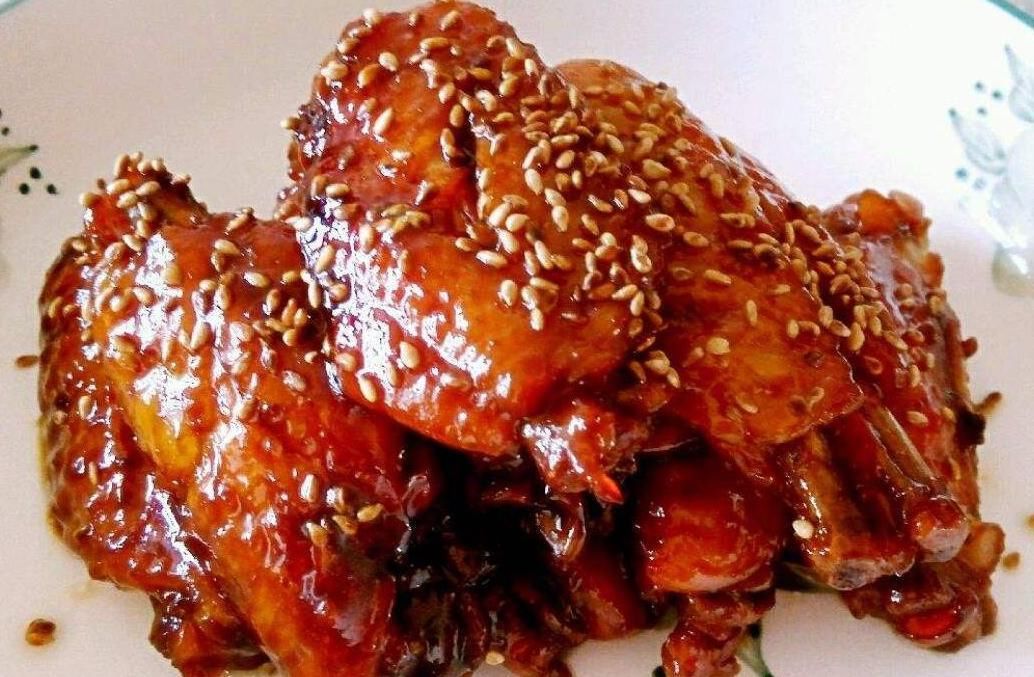 在家也能做出香味十足的可乐鸡翅,诀窍在这里
