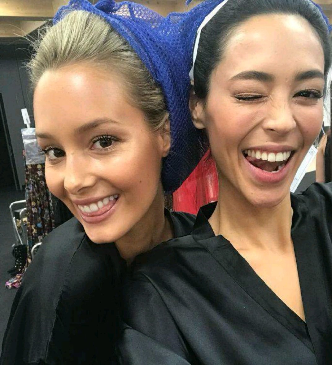 山东鲁能外援佩莱,陪同瓦尔加参加某活动的走