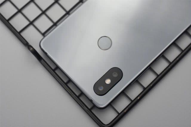 小米8SE开售依然靠抢,小米6最低跌至68元,米