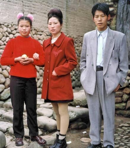 老照片,看90年代,农村过年过节最时髦的穿着打
