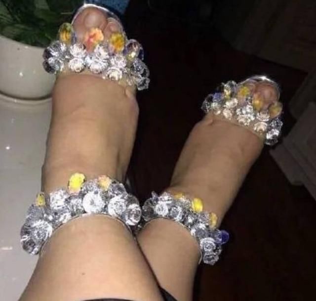 史上最奇葩的淘宝买家秀:衣服给你,钱退你,把评论删了成吗?