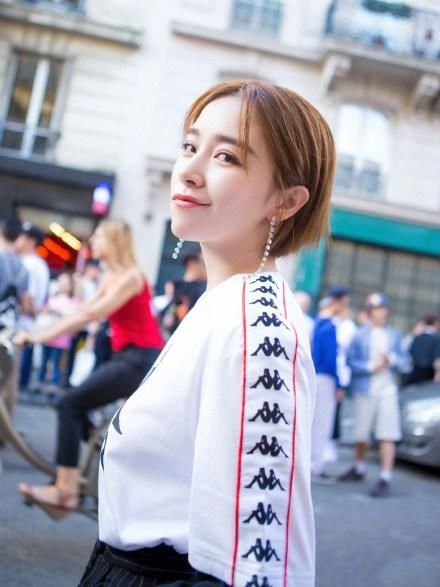 30岁阚清子耍帅,拼接上衣搭配阔腿裤,撞上周冬