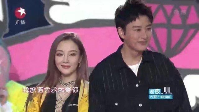 李小璐贾乃亮跨年演唱会全程尴尬,可甜馨还是