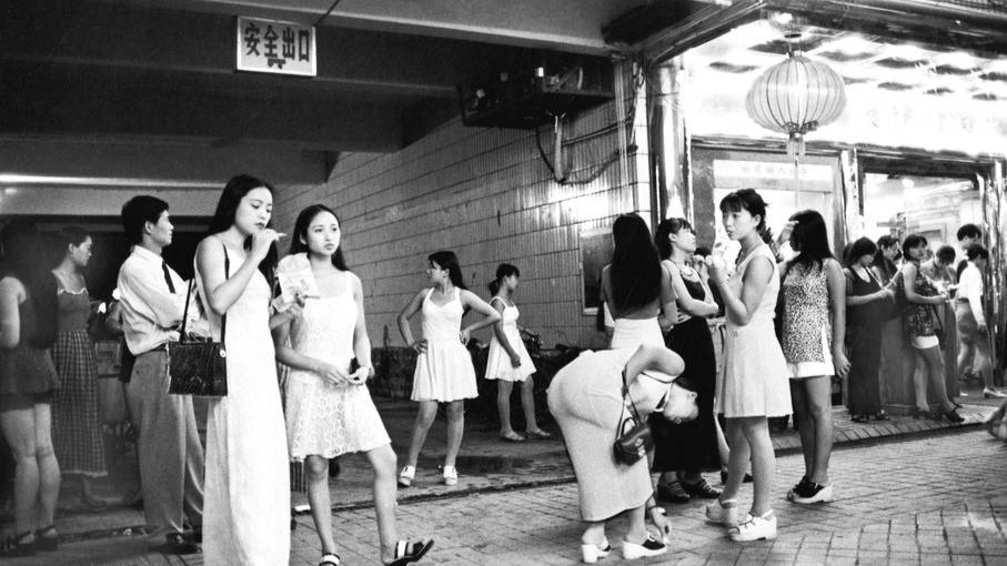 1992年，广东深圳，福田区车公庙美食一条街。
