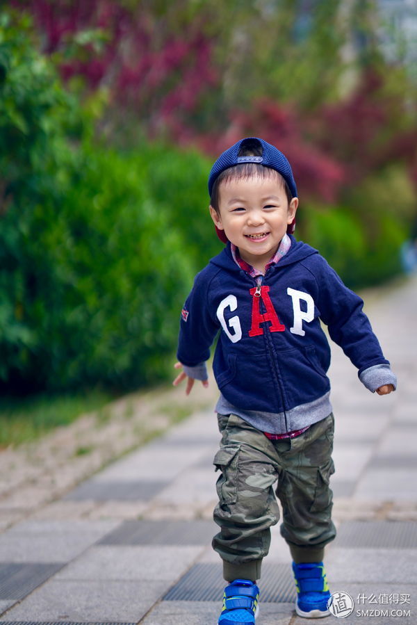 当娃向我迎面走来-Sony 索尼 微单A7R3 拍娃纵