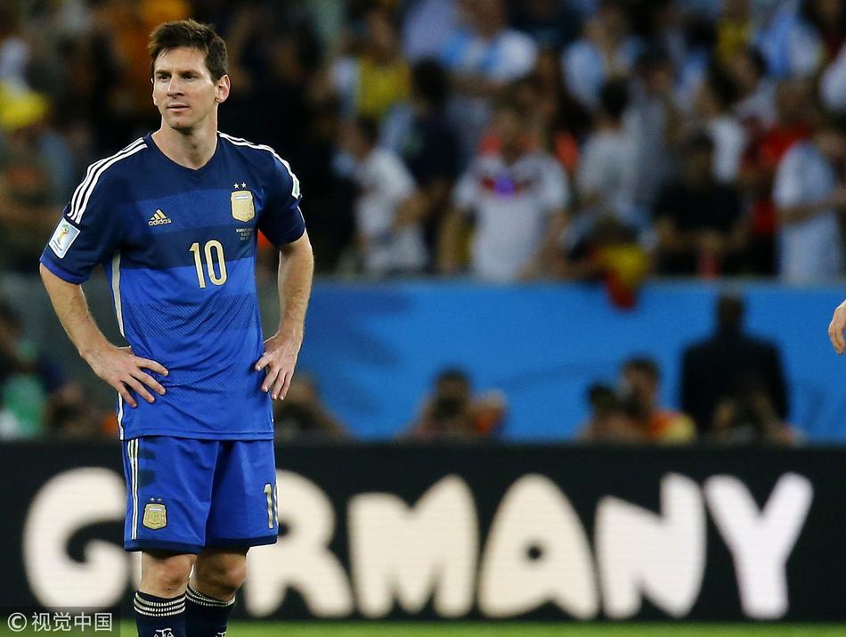 2014年7月13日，巴西马拉卡纳球场，2014巴西世界杯决赛，德国1-0阿根廷。 阿根廷在加时赛不敌德国，梅西赛后怅然若失。